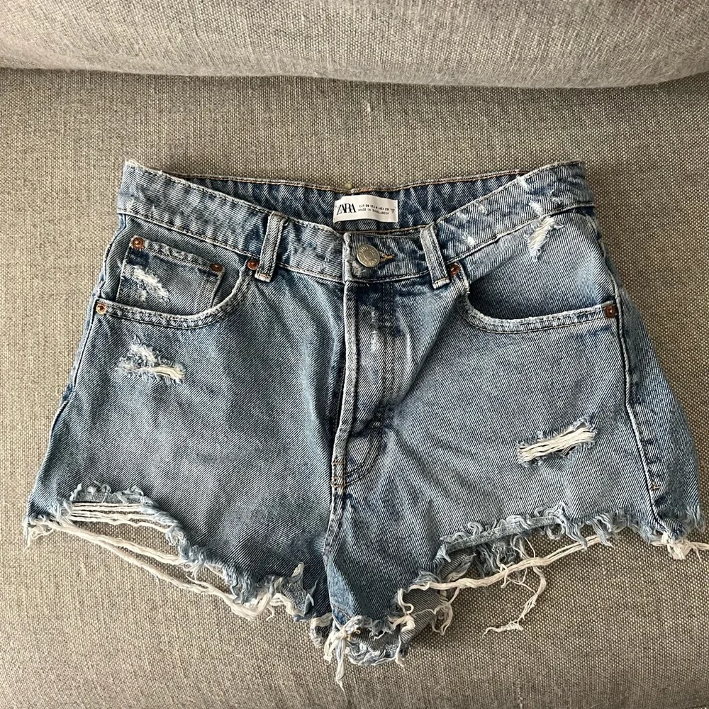 Zara Distressed High Rise Denim Cutoff Shorts - Picture 2 of 4